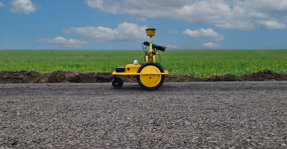 Absteckroboter bei der Absteckung auf einer Baustelle