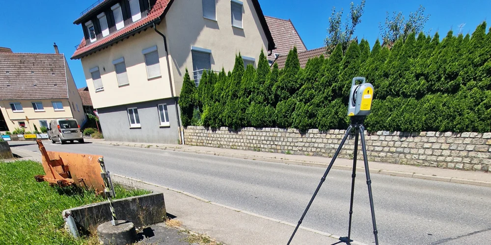 Laserscanning einer Bestandsstraße für eine Bestandsaufnahme im Straßenbau